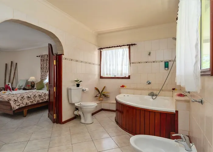 Carana Hilltop Seychelles Guest house